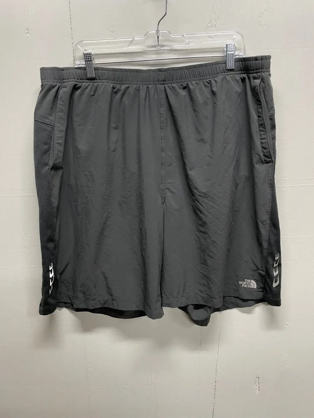 North Face Men's 24/7 Shorts Flight Series Size XXL Long Has Lining Gray color